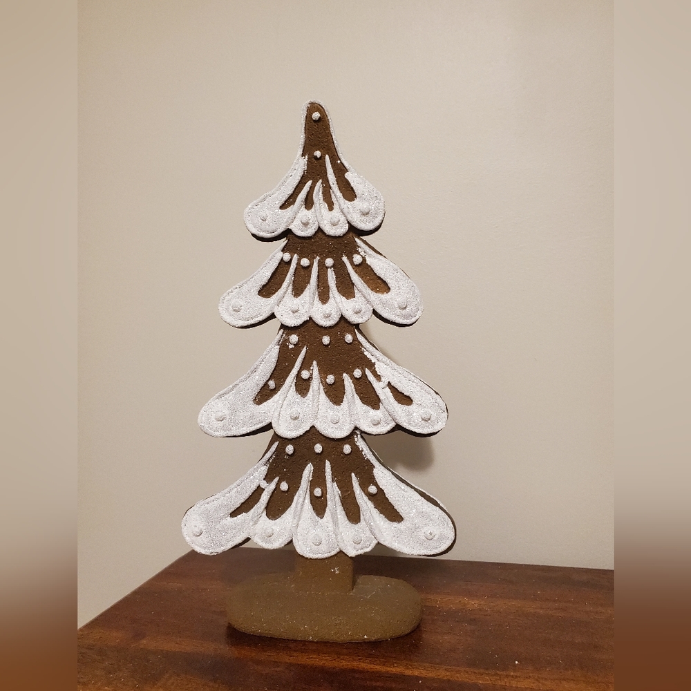 Frosted neutral gingerbread Christmas tree